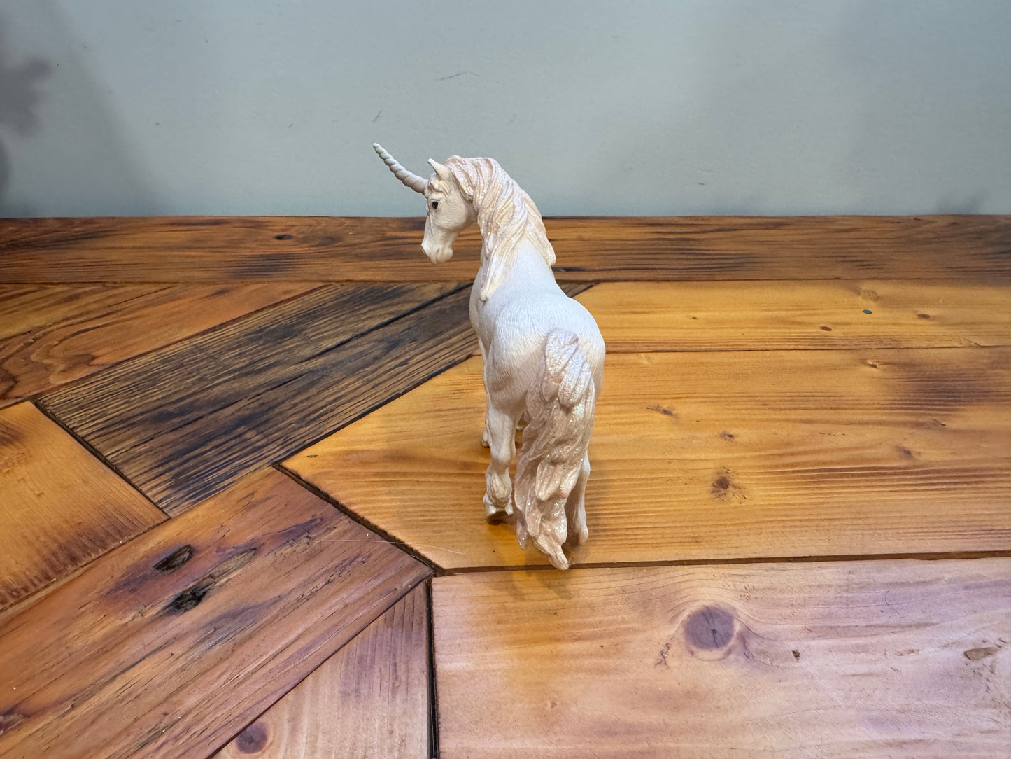 Schleich Germany White Unicorn w/Glitter Detailing - 2004 6"