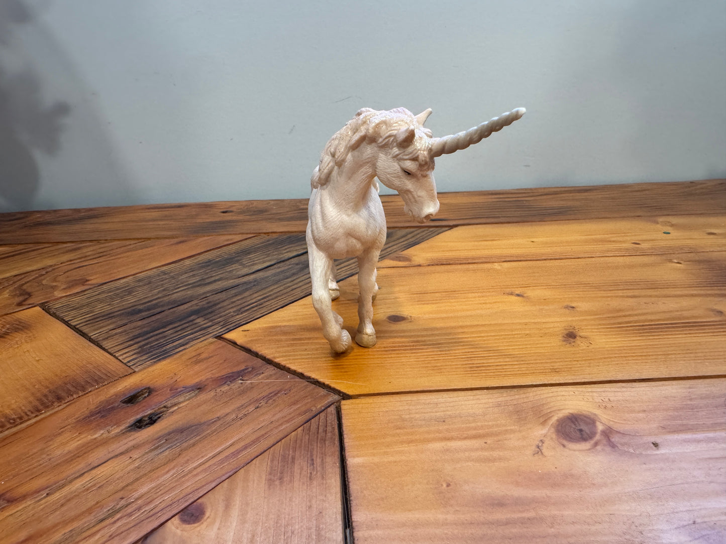Schleich Germany White Unicorn w/Glitter Detailing - 2004 6"