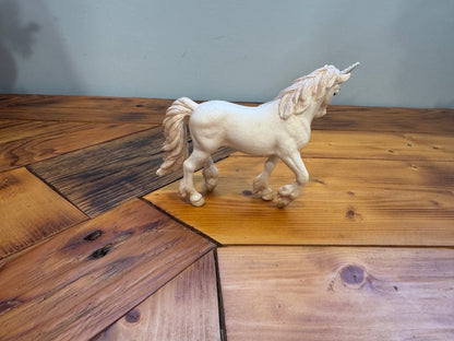 Schleich Germany White Unicorn w/Glitter Detailing - 2004 6"